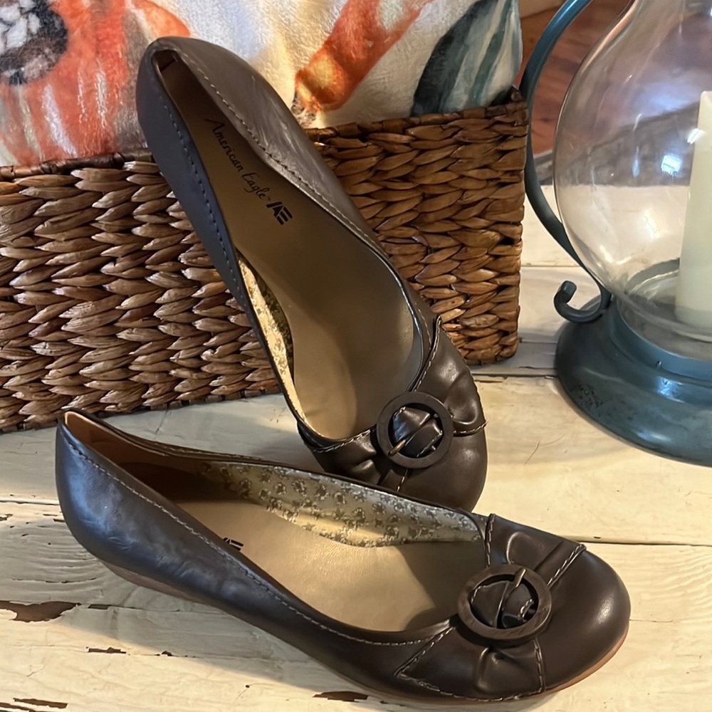 Womens Brown American Eagle Dress Shoe Very Lightly Worn Sz. 11 “Small Wedge”